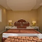Deluxe Hotel