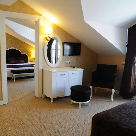 Deluxe Hotel