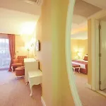Deluxe 4*
