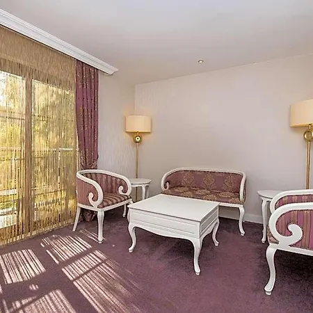 Hotel Deluxe
