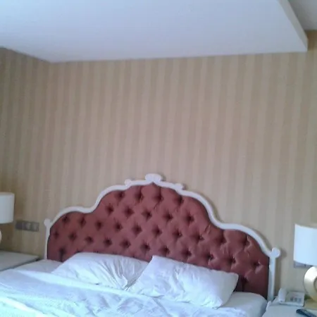 Hotel Deluxe