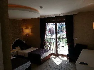 Hotel Deluxe