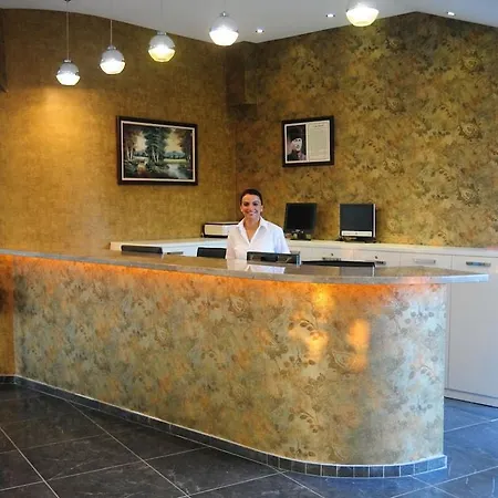 Deluxe Szálloda 4*